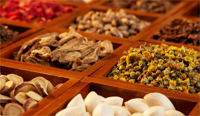 1723713201176997.jpg 摄图网_507732107_木质盒子摆放整齐的各类中草药(企业商用).jpg